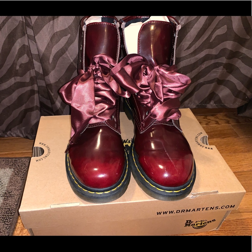 Dr. Marten 8 eye boot
